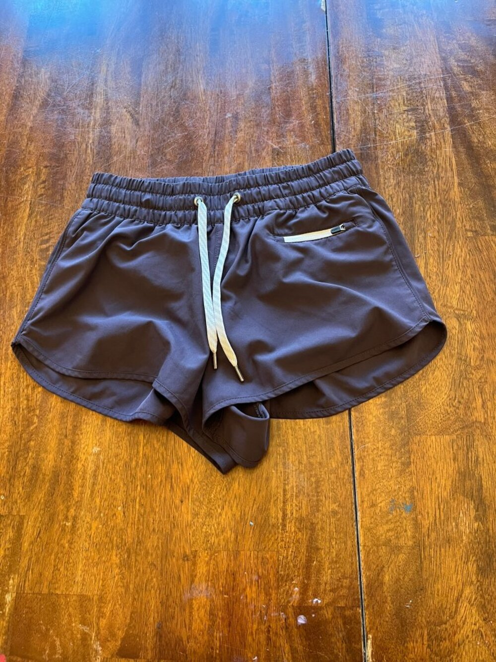Vuori Clementine Short XS Brown Arrow Print Lined Drawstring Zip Pocket